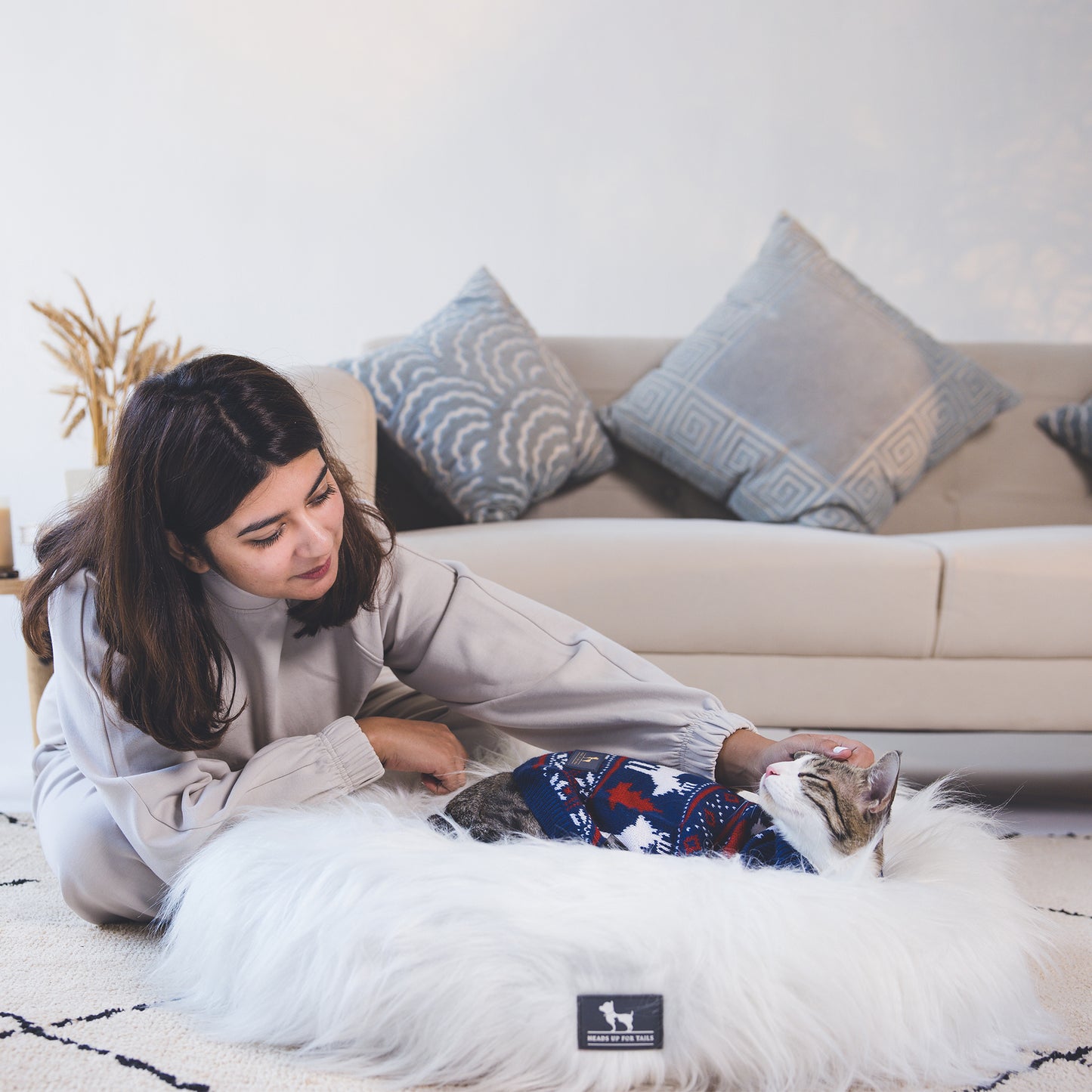 HUFT Furry Bliss Cuddle Bed For Cat & Puppy - White - Heads Up For Tails