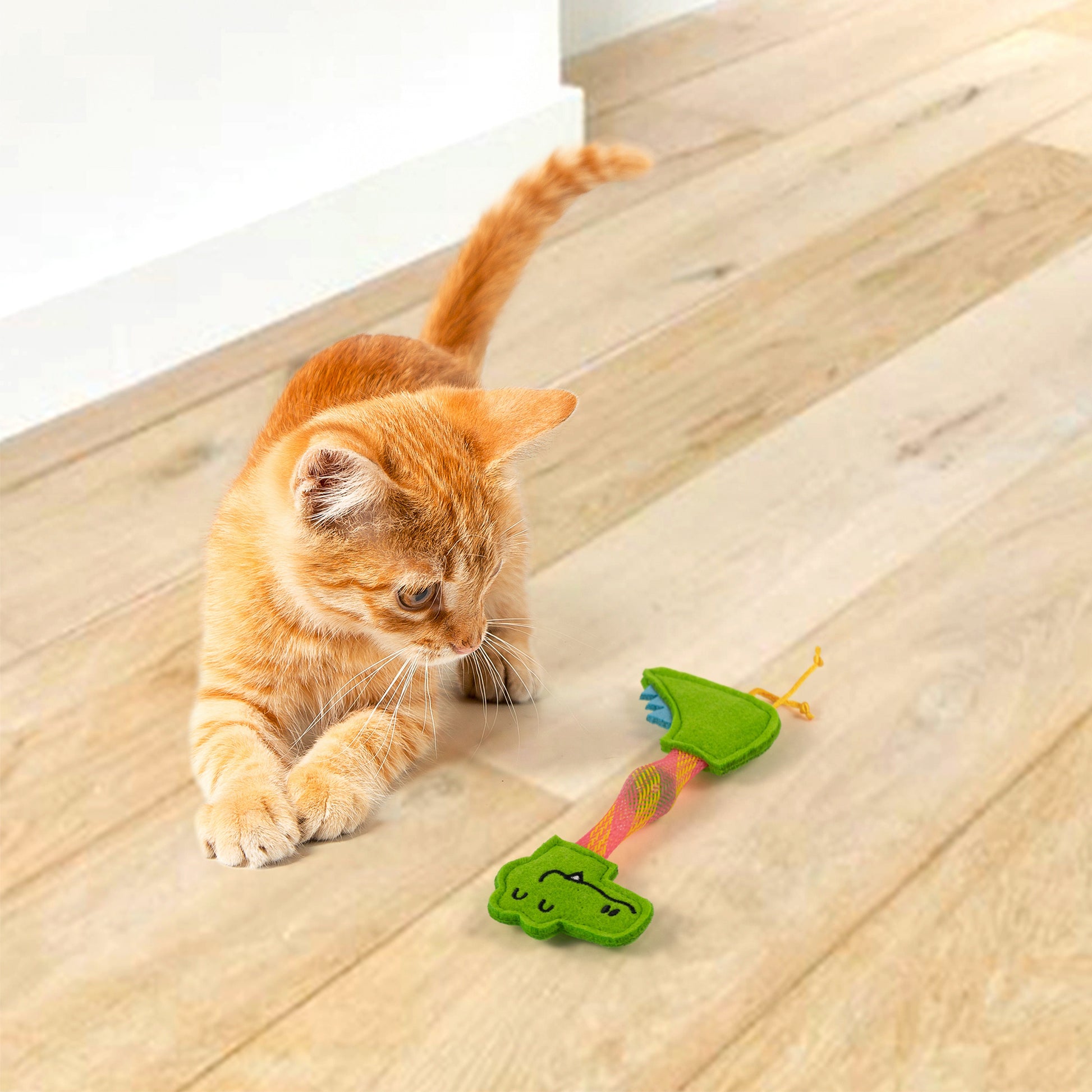 FOFOS Crocodile Flicking Tube Inside Bell Ball Catnip Interactive Toy For Cat - Green - Heads Up For Tails