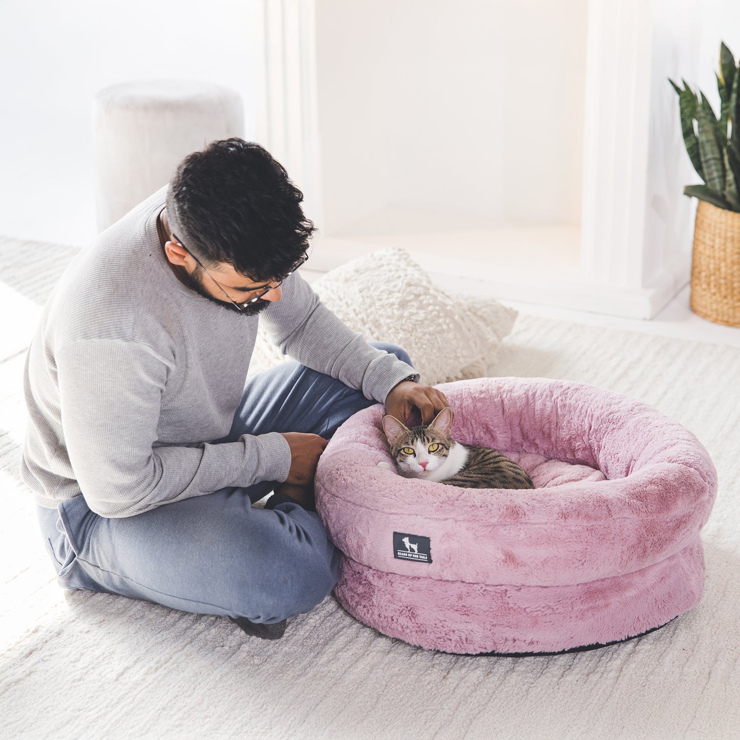 HUFT Elevated Furry Donut Bed For Cat & Puppy - Pink_03