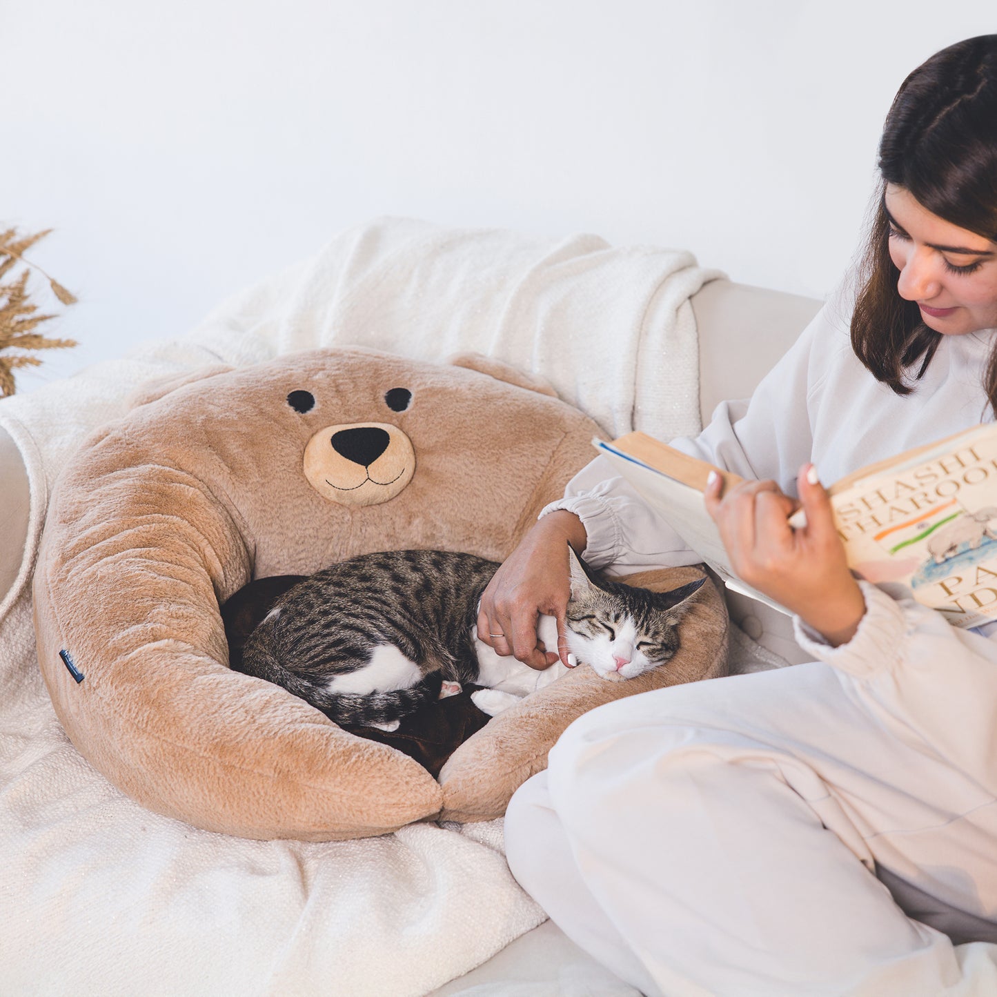 HUFT Bear Hug Cuddle Bed Fort Cat & Puppy - Brown