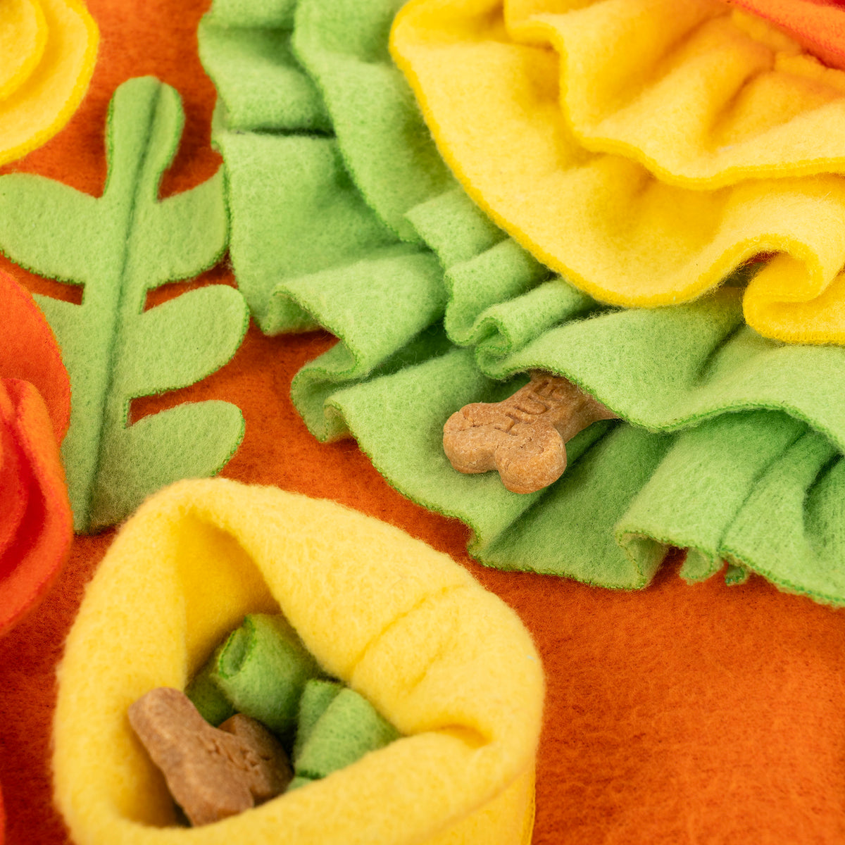 HUFT Seek & Treat Snuffle Mat For Dog - Multicolor