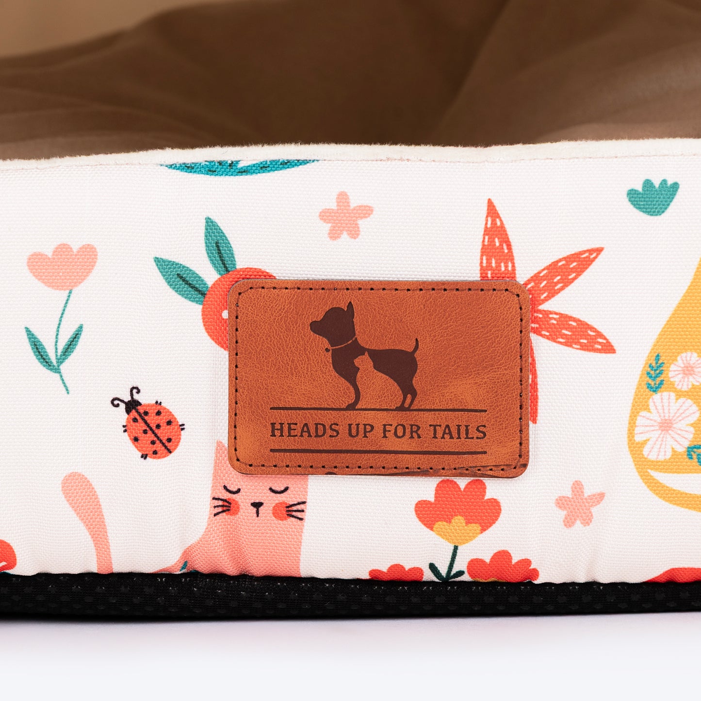 HUFT Snuggle Bloom Tent Bed For Cat - Multicolor