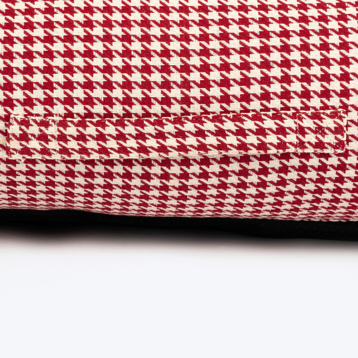 HUFT Cherry Houndstooth Lounger Bed For Dog - Maroon & Ivory